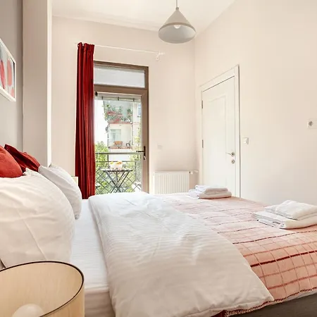 Whisper Flats By Oval Apartment