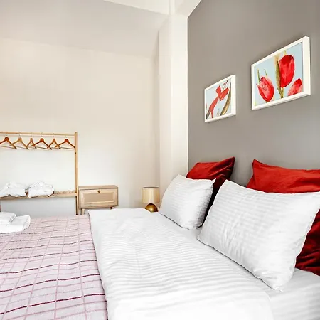 Whisper Flats By Oval Apartment