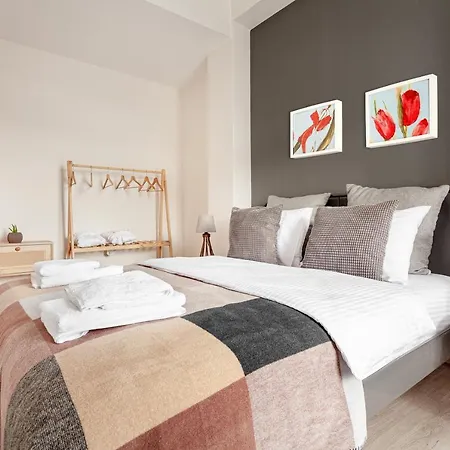 Apartment Whisper Flats By Oval