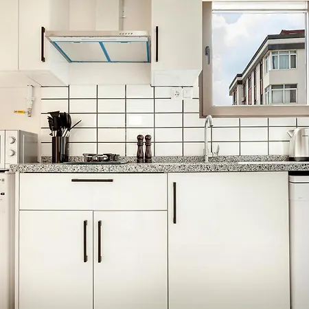Whisper Flats By Oval Apartment