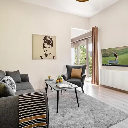 Whisper Flats By Oval Apartment *