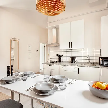 Whisper Flats By Oval Apartment *