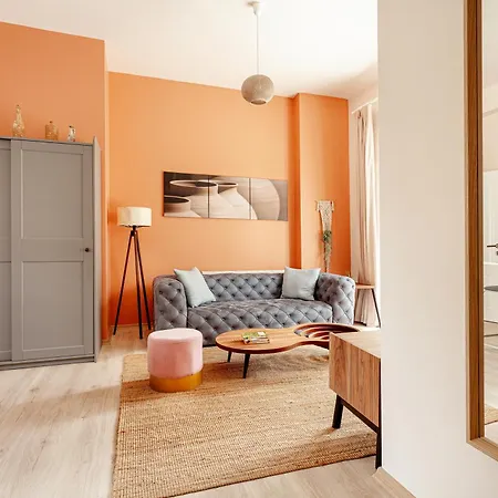 Whisper Flats By Oval Apartment